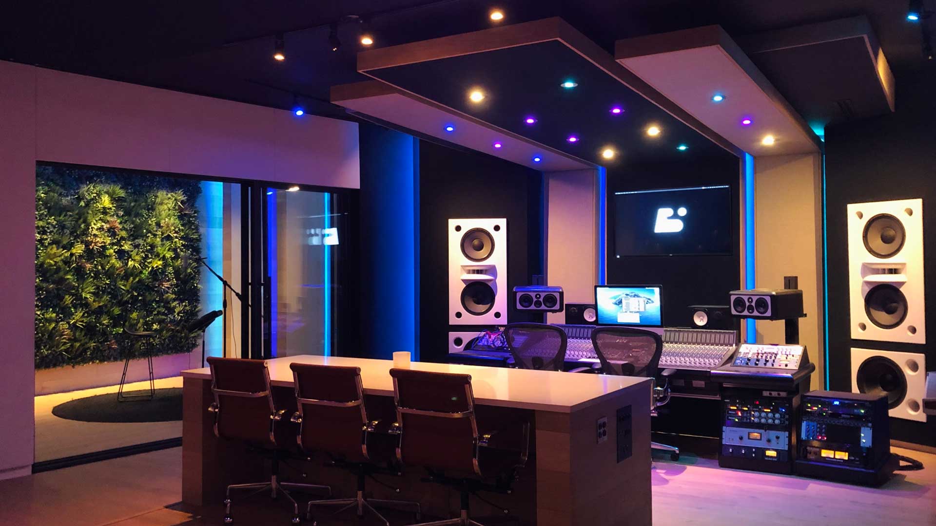 https://www.soundproofingcompany.com/wp-content/uploads/2022/02/gaming-room-ideas-bravo-studios-atlanta.jpg